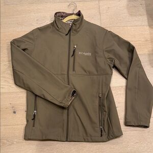 Columbia Men’s Khaki Softshell Jacket